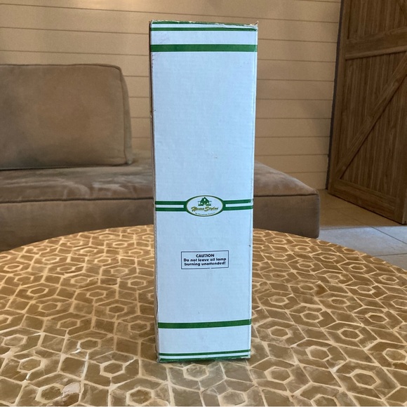 NEW!  Vintage Traditional Kerosene Oil Lamp - Picture 3 of 5